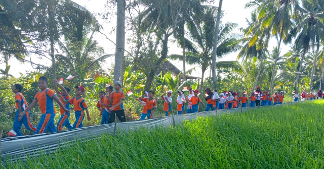 Antusias! Pelajar SD di Tanbu Rayakan HUT-RI ke-78