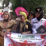 Karnaval Berbaju Unik, Guru TK di Tanbu Peringati HUT-RI