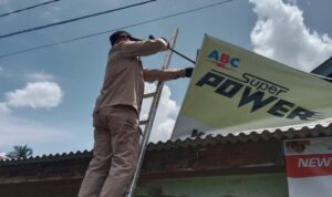 Kangkangi Perbup, Bapenda Tanbu Copot Reklame Tak Berijin