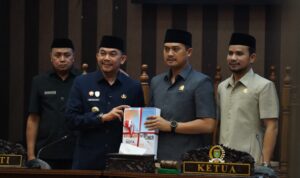 Bupati-Tanah-Bumbu-sampaikan-Rancangan-APBD-2027-1024x681